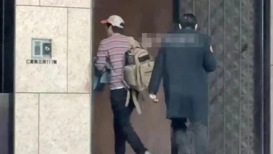 澳门挂牌之全篇更新100徐,美国航母与商船相撞,权威独家讨论与热门话题_尊享版V4.82